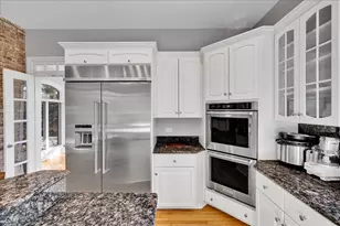 601 Ambriance Dr, Burr Ridge, IL 60527 - Photo 10