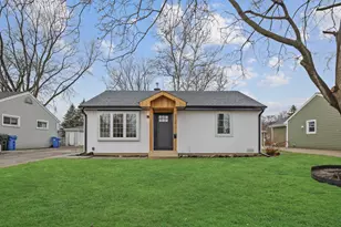 212 N Louis St, Mount Prospect, IL 60056 - Photo 1