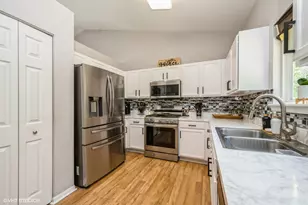 25644 W Brooks Farm Rd, Round Lake, IL 60073 - Photo 4