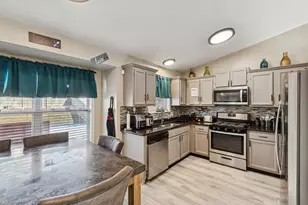 148 W Lindsay Dr, Round Lake Beach, IL 60073 - Photo 6