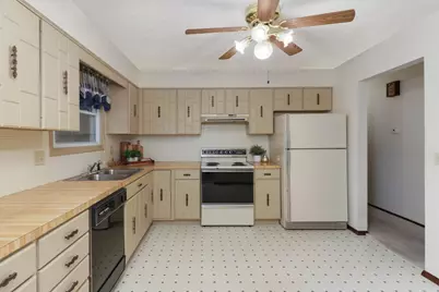 105 S Devonshire Drive, Bloomington, IL 61704 - Photo 12