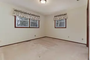 105 S Devonshire Dr, Bloomington, IL 61704 - Photo 14