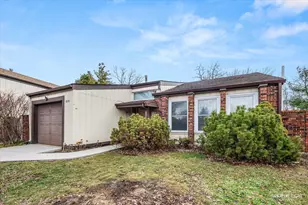 8119 Oriole Dr, Darien, IL 60561 - Photo 2