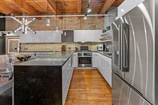 375 W Erie St, Chicago, IL 60654 - Photo 10