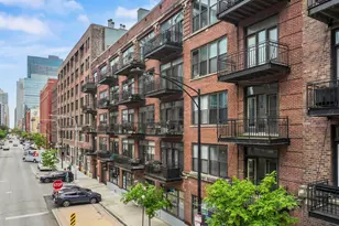 375 W Erie St, Chicago, IL 60654 - Photo 2