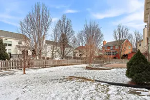 464 Ashford Ln, Grayslake, IL 60030 - Photo 4