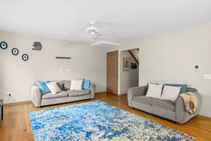 352 Normandie Dr, Sugar Grove, IL 60554 - Photo 4