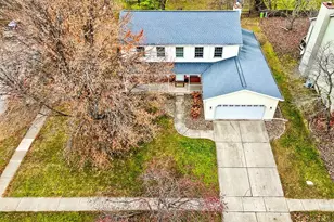 9 Blue Lake Ct, Bloomington, IL 61704 - Photo 6