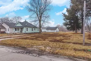 912 Charles St, Streator, IL 61364 - Photo 4