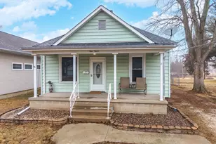 912 Charles St, Streator, IL 61364 - Photo 1
