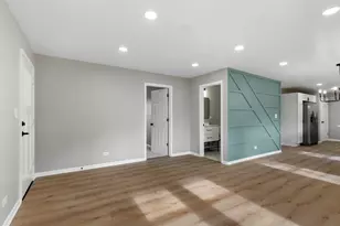 407 N Liberty St, Elgin, IL 60120 - Photo 4