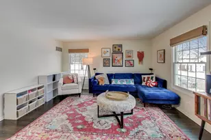 46 Oak Valley Dr, Cary, IL 60013 - Photo 4