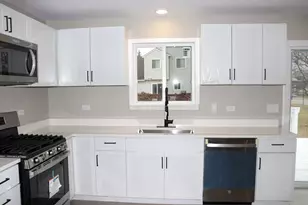 27 Frederick Ct, South Elgin, IL 60177 - Photo 4