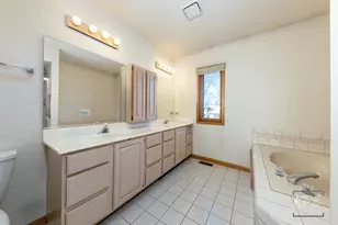 6576 Davane Ln, Downers Grove, IL 60516 - Photo 20