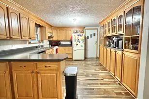 811 E Maple St, Chatsworth, IL 60921 - Photo 4