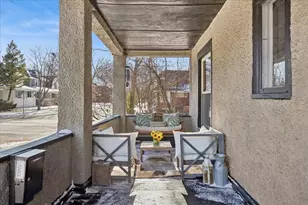 647 S Taylor Ave, Oak Park, IL 60304 - Photo 2