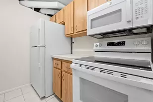 3240 N Manor Dr, Lansing, IL 60438 - Photo 8