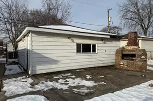 9134 S Paxton Ave, Chicago, IL 60617 - Photo 20