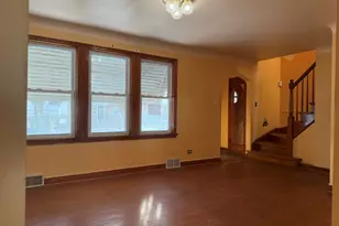 9134 S Paxton Ave, Chicago, IL 60617 - Photo 4
