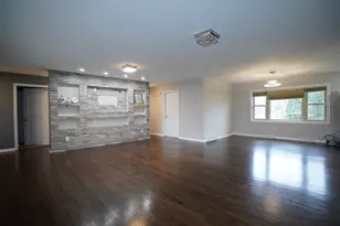 6092 Cleveland St, Merrillville, IN 46410 - Photo 8