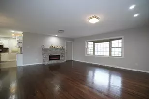 6092 Cleveland St, Merrillville, IN 46410 - Photo 10