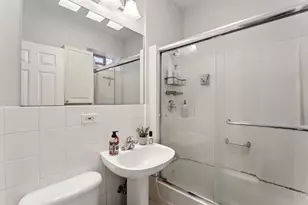 7023 5 N Sheridan Rd, Chicago, IL 60626 - Photo 12