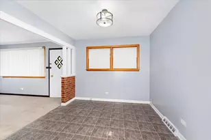 12356 S Carpenter St, Calumet Park, IL 60827 - Photo 10