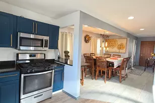 529 N Ravine Dr, Round Lake Park, IL 60073 - Photo 2