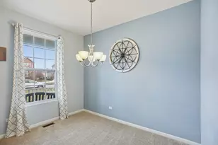 882 N Carly Cir, Yorkville, IL 60560 - Photo 4