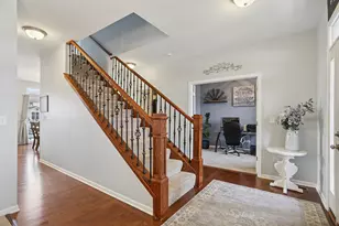 882 N Carly Cir, Yorkville, IL 60560 - Photo 2