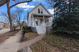 7425 N California Ave, Chicago, IL 60645 - Photo 2