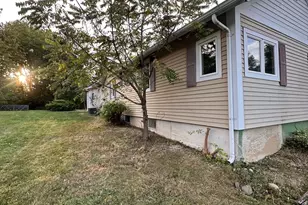 394 South St, Burlington, IL 60109 - Photo 2