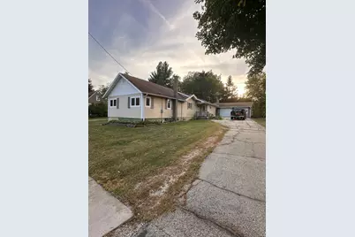 394 South Street, Burlington, IL 60109 - Photo 1