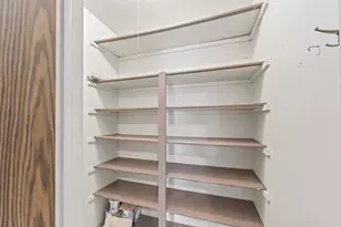 328 Woodbury Ct, Schaumburg, IL 60193 - Photo 10