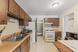 328 Woodbury Ct, Schaumburg, IL 60193 - Photo 8