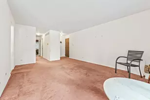 328 Woodbury Ct, Schaumburg, IL 60193 - Photo 4