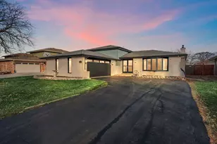 17759 Maple St, Lansing, IL 60438 - Photo 2