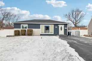 2124 Halsey Dr, Des Plaines, IL 60018 - Photo 1