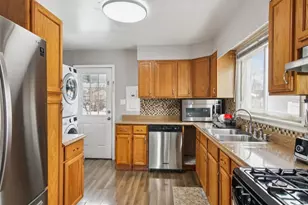 2124 Halsey Dr, Des Plaines, IL 60018 - Photo 12