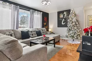 2124 Halsey Dr, Des Plaines, IL 60018 - Photo 6