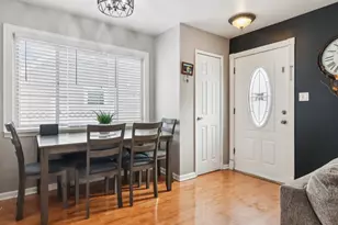 2124 Halsey Dr, Des Plaines, IL 60018 - Photo 4