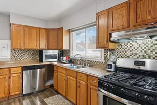 2124 Halsey Dr, Des Plaines, IL 60018 - Photo 10