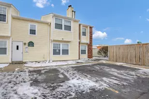 1337 E Wyndham Cir, Palatine, IL 60074 - Photo 2