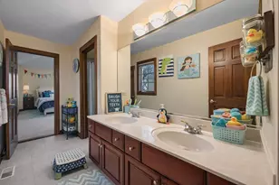 884 Twin Elms Ln, Batavia, IL 60510 - Photo 14