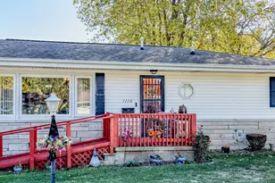 1116 Eastview Dr, Paxton, IL 60957 - Photo 2