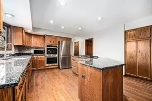 3942 Broadmoor Cir, Naperville, IL 60564 - Photo 8