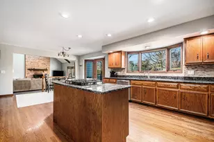 3942 Broadmoor Cir, Naperville, IL 60564 - Photo 10