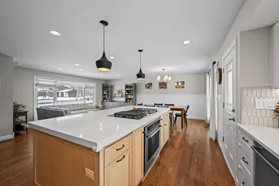 711 E Hackberry Drive, Arlington Heights, IL 60004 - Photo 10