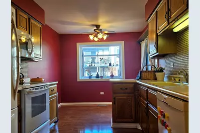 230 Windsor Lane #A, Willowbrook, IL 60527 - Photo 8