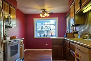 230 Windsor Ln, Willowbrook, IL 60527 - Photo 8